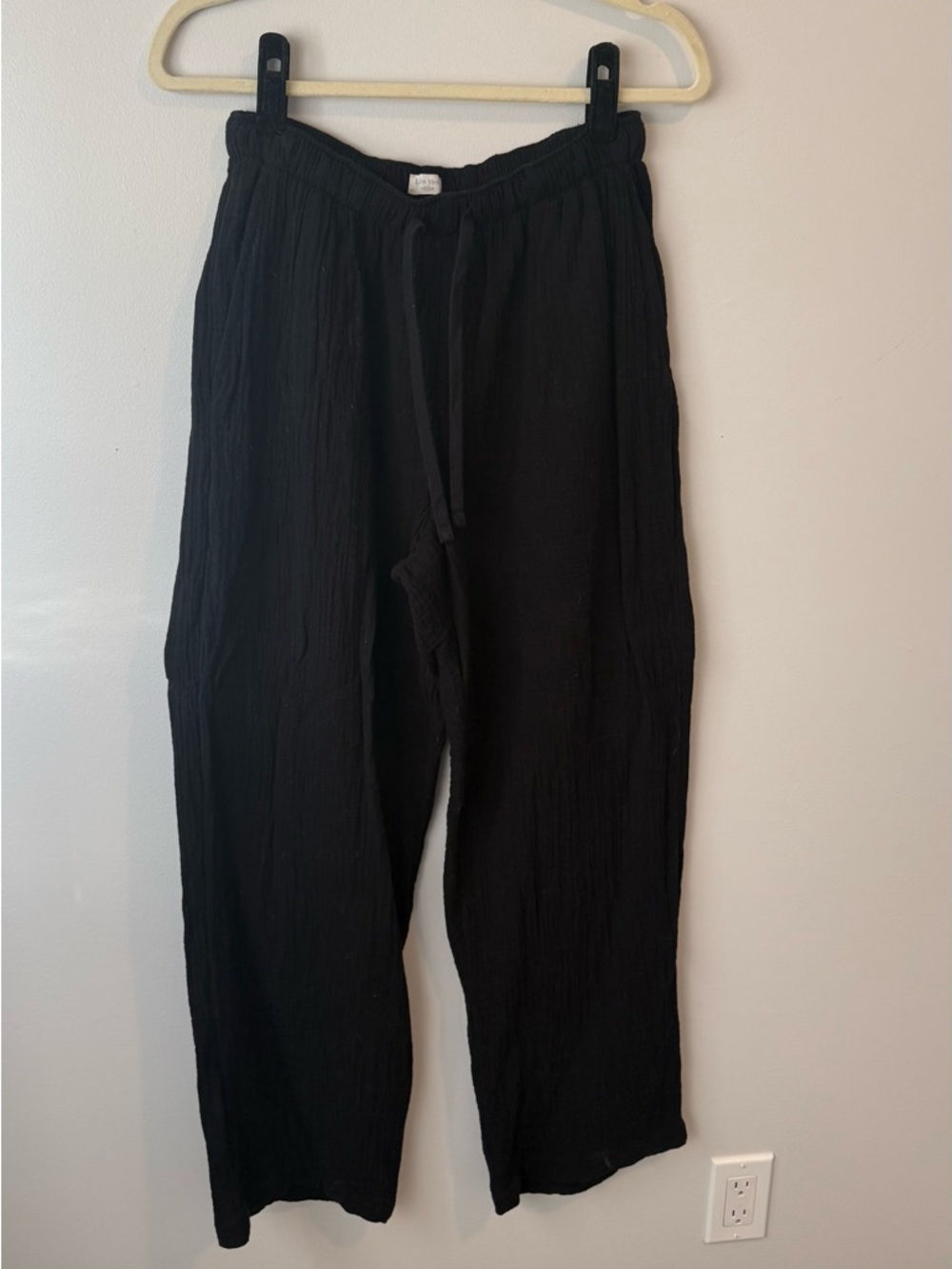 ARITZIA LITTLE MOON SAIL PANTS- MEDIUM